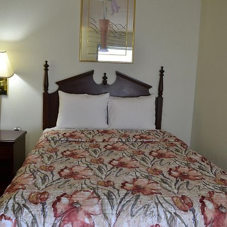 Budget Inn Кристиансбърг Екстериор снимка