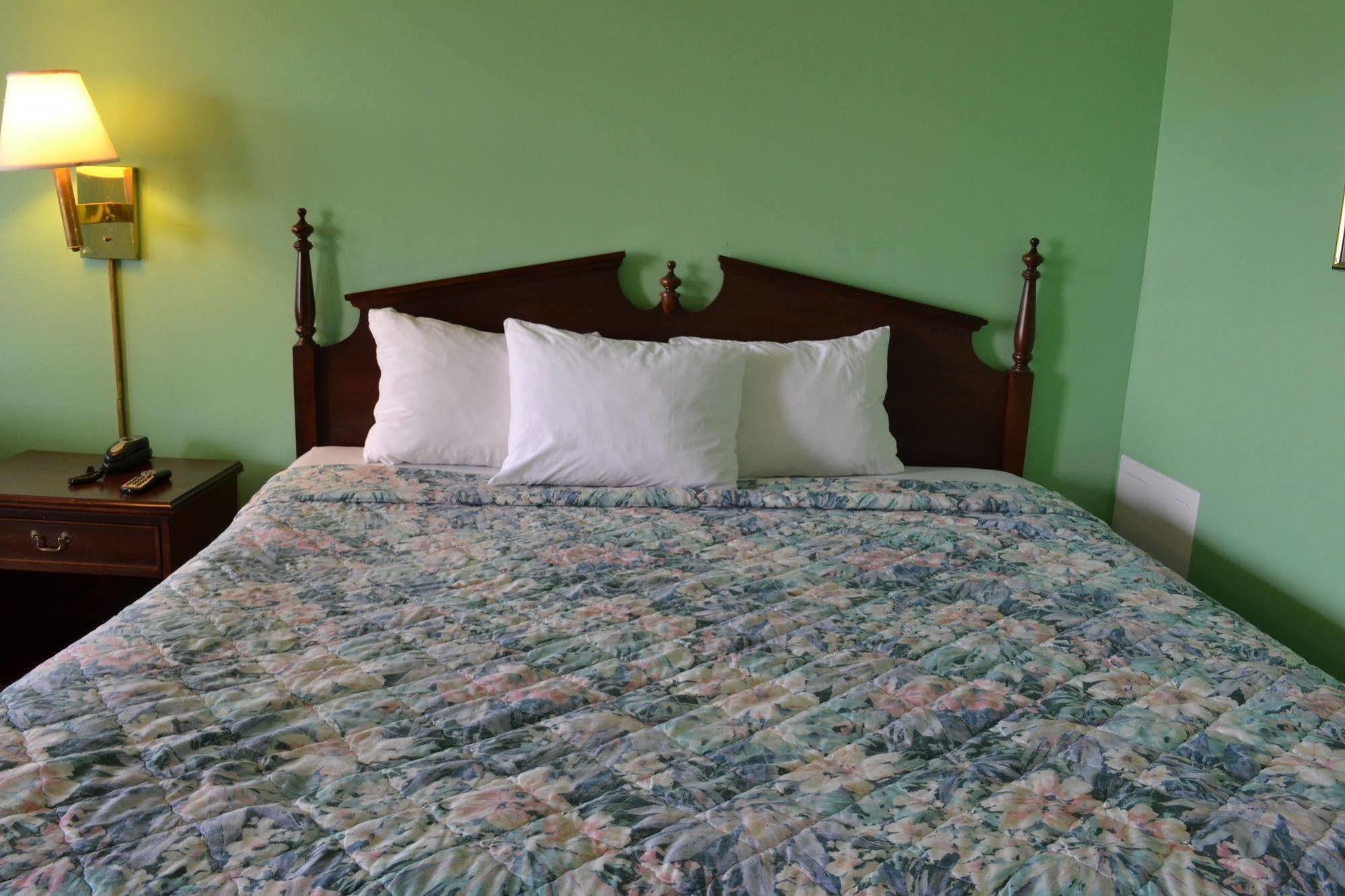 Budget Inn Кристиансбърг Екстериор снимка