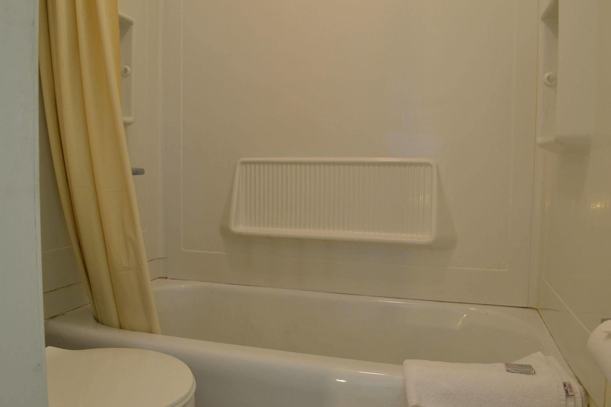 Budget Inn Кристиансбърг Екстериор снимка