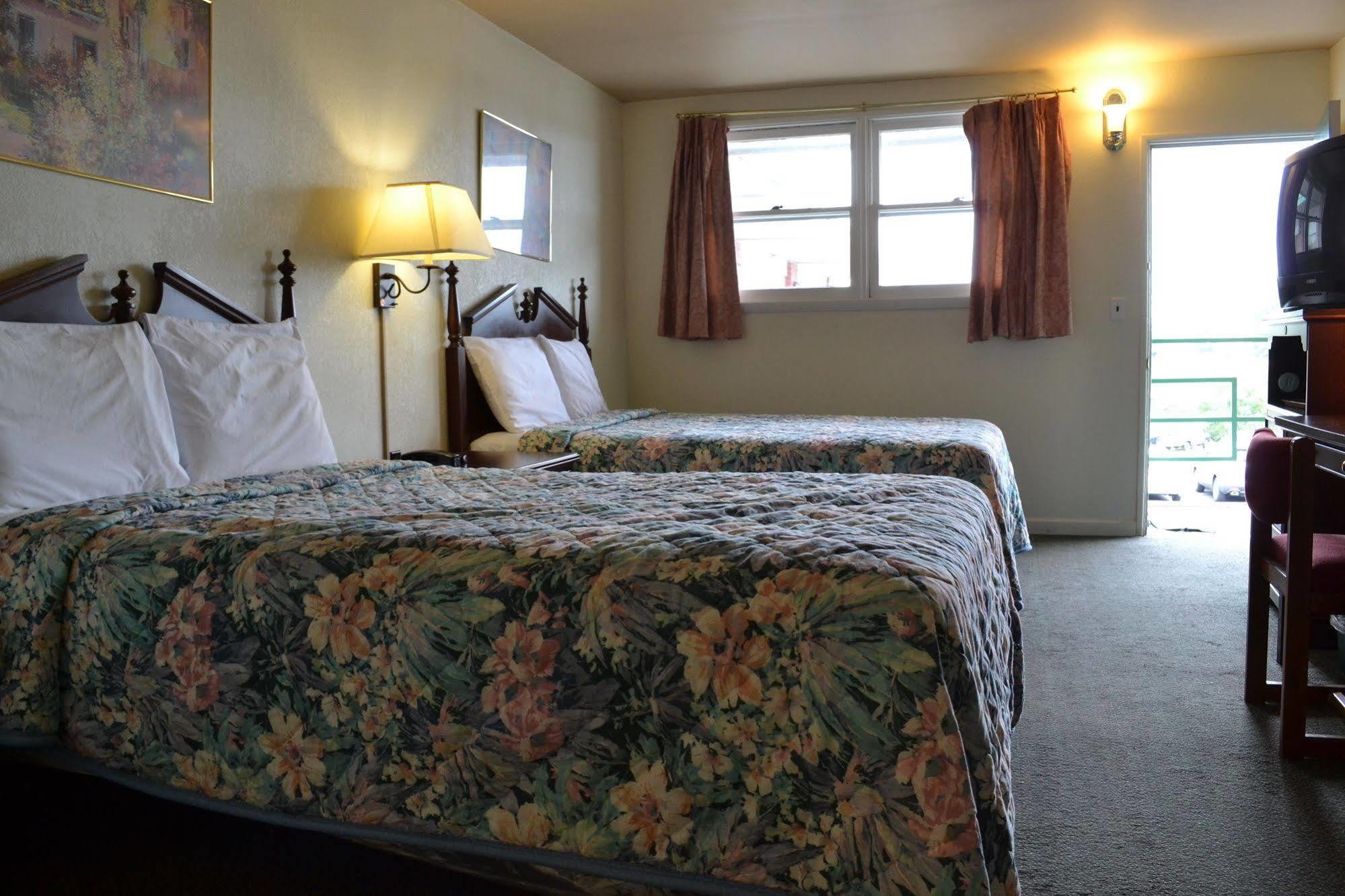 Budget Inn Кристиансбърг Екстериор снимка
