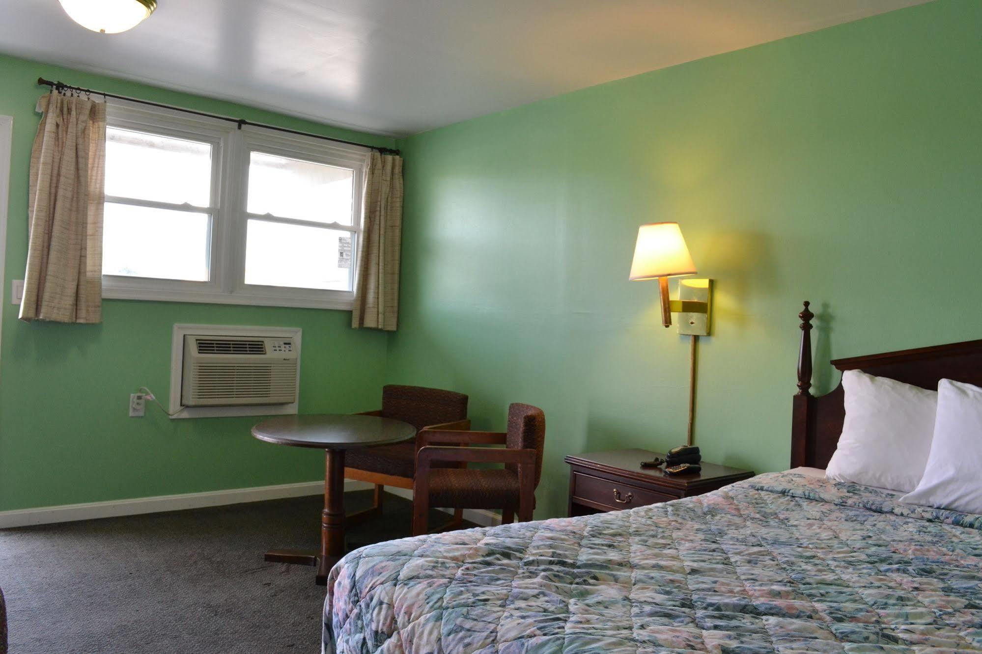 Budget Inn Кристиансбърг Екстериор снимка