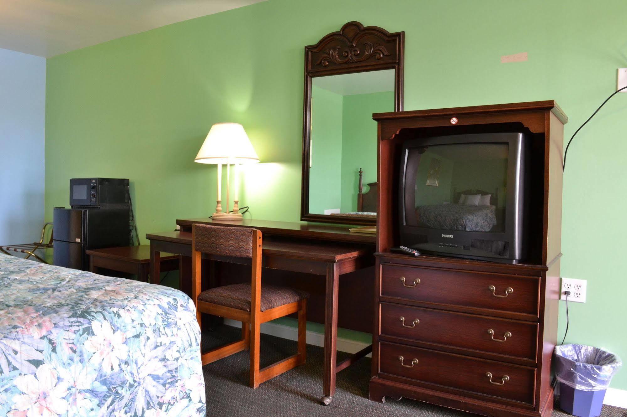 Budget Inn Кристиансбърг Екстериор снимка