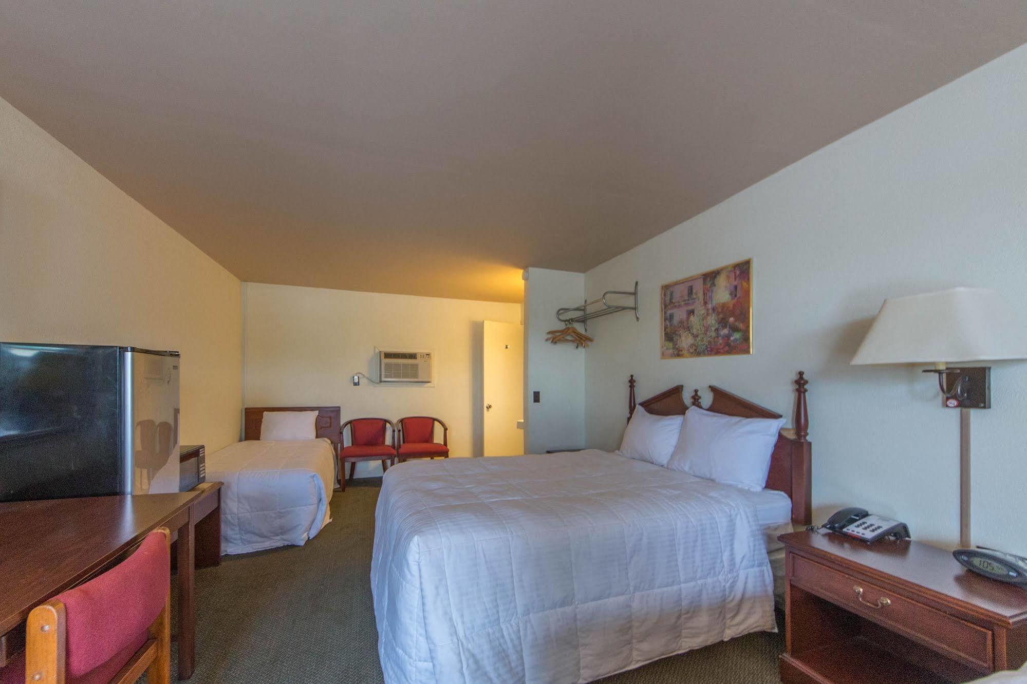 Budget Inn Кристиансбърг Екстериор снимка