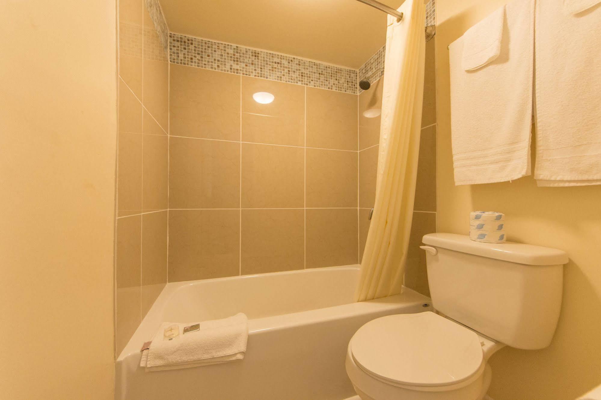 Budget Inn Кристиансбърг Екстериор снимка